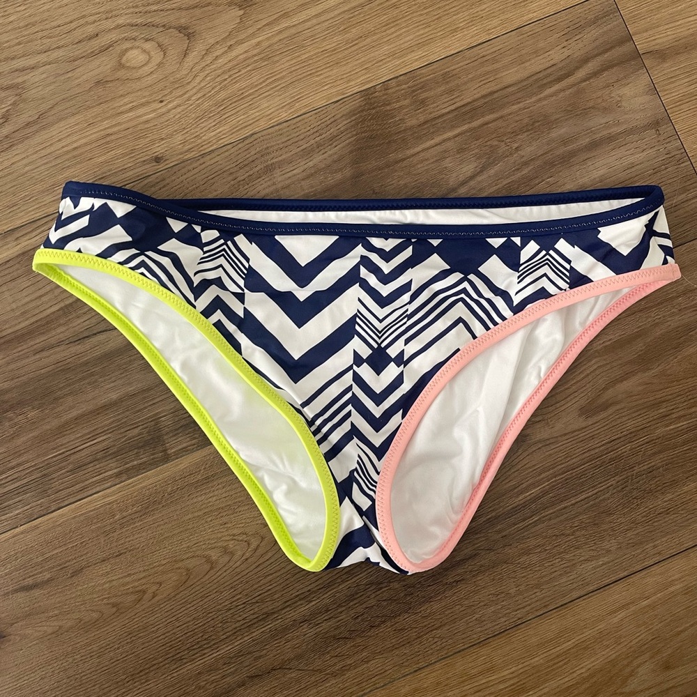 Victoria’s Secret swimsuit hipster bottom size large geometric print